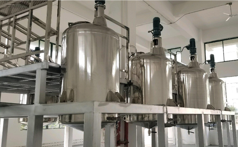 (圖:洗衣液生產(chǎn)車間)