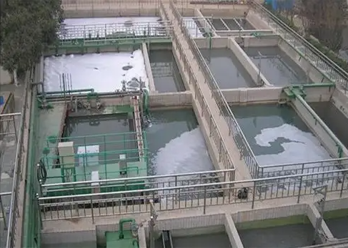 (圖:污水處理池泡沫)