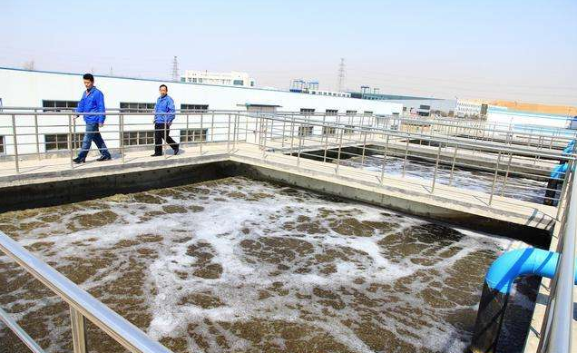 (圖:水處理泡沫池現(xiàn)場(chǎng))