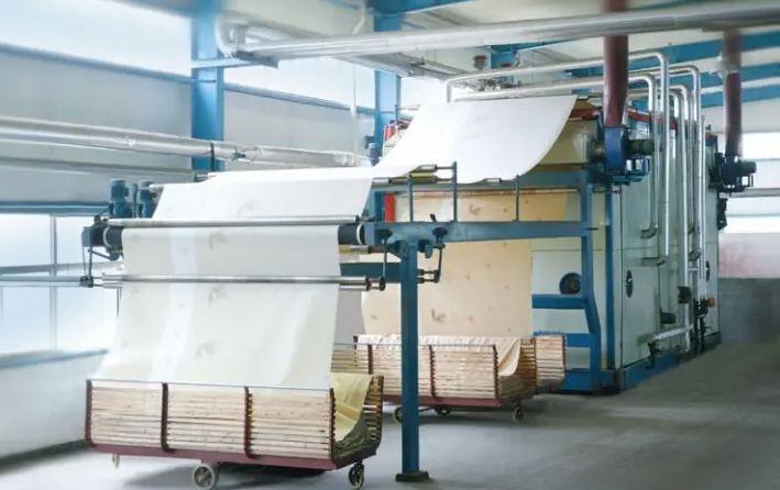 (圖:造紙消泡劑運(yùn)用現(xiàn)場(chǎng))