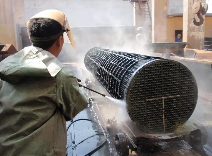 (圖:工業(yè)清洗泡沫現(xiàn)場)