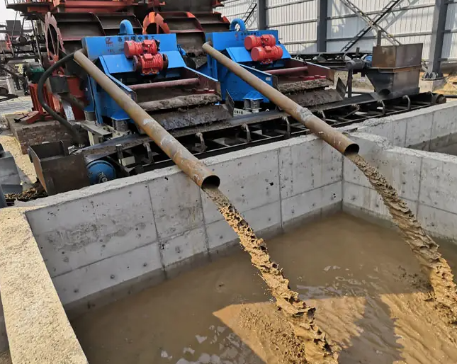 (圖:盾構(gòu)泥水分離清洗現(xiàn)場(chǎng))