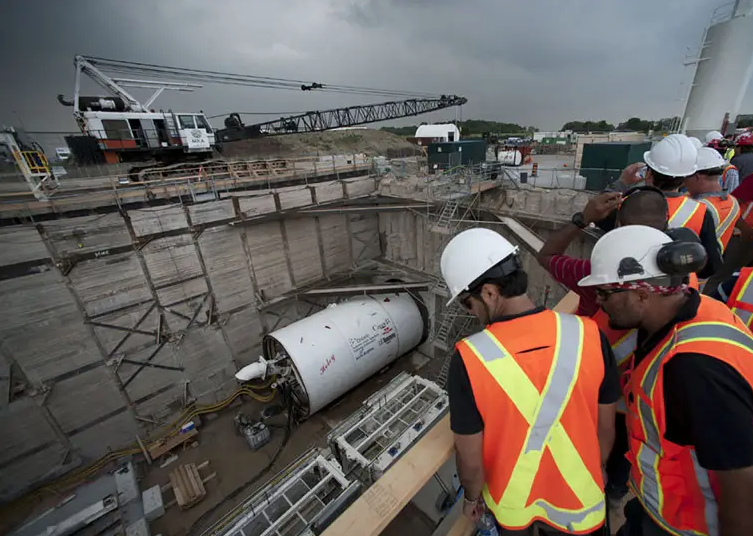 (圖:盾構工程施工)