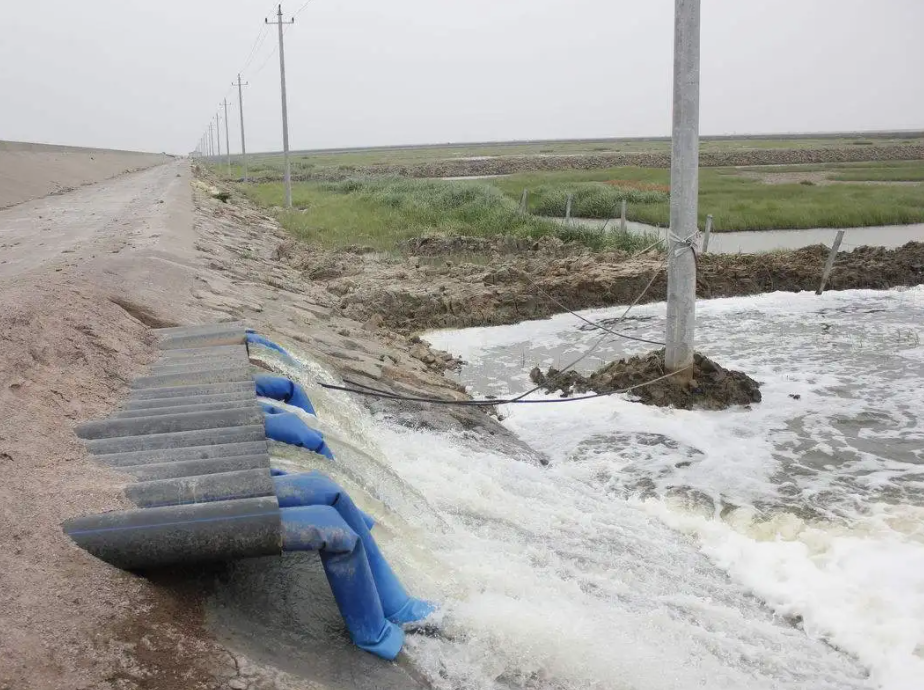 (圖:工業(yè)廢水處理現(xiàn)場(chǎng))