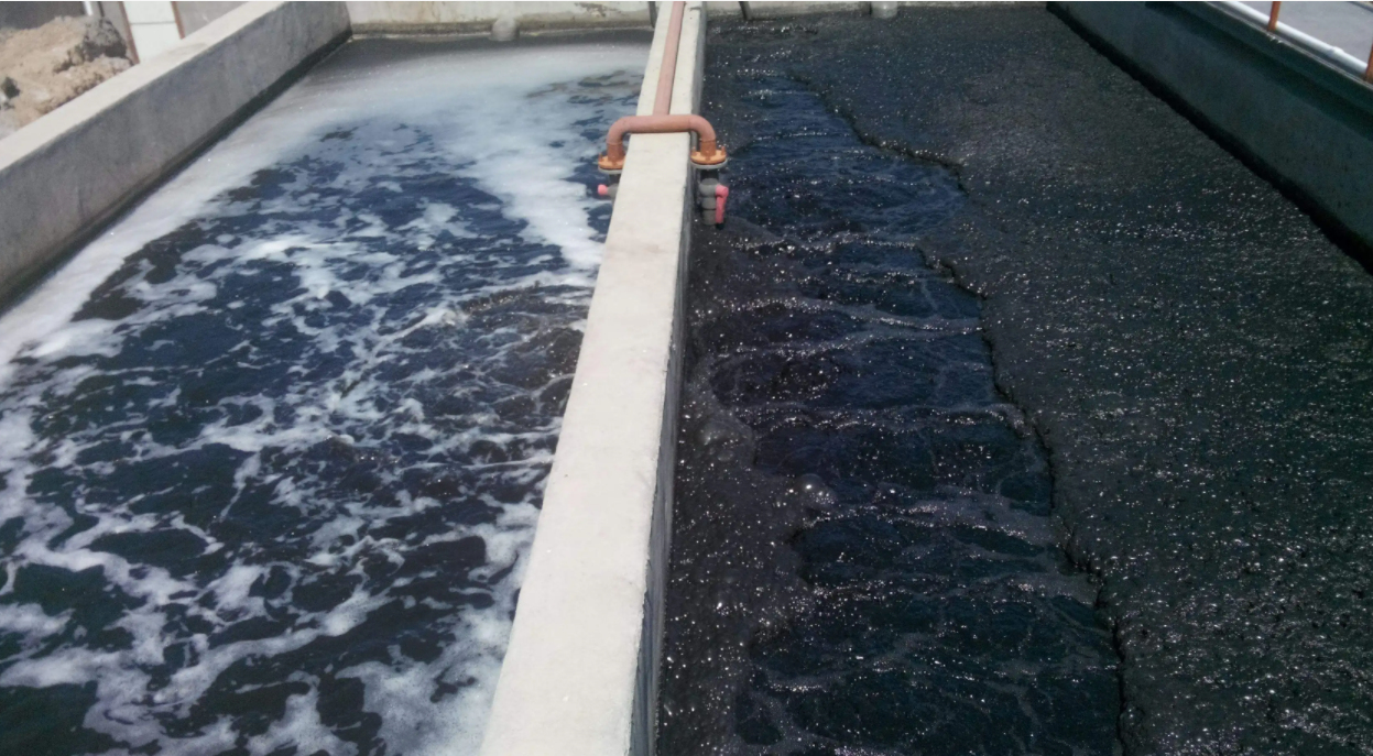 (圖:線路板廢水起泡場景)