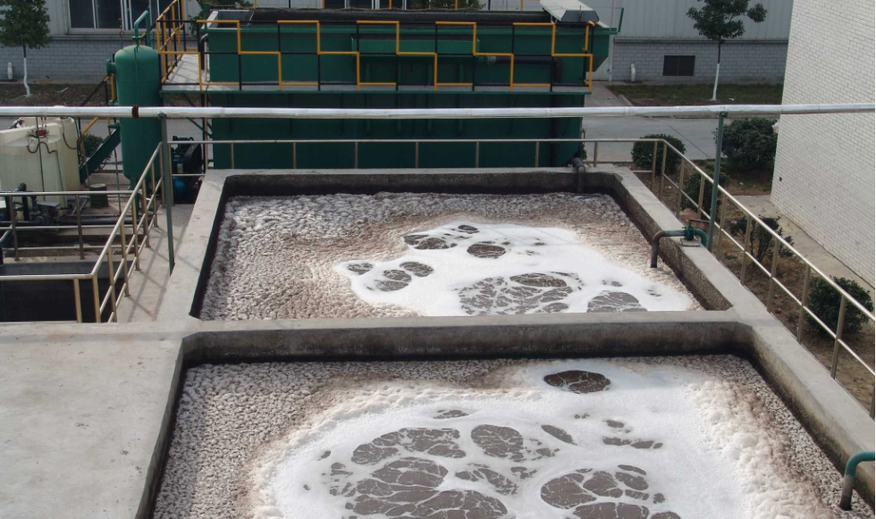 （圖：工業(yè)廢水處理池）