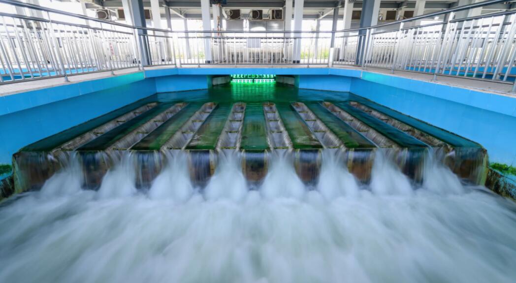 (圖:反滲透水處理系統(tǒng))